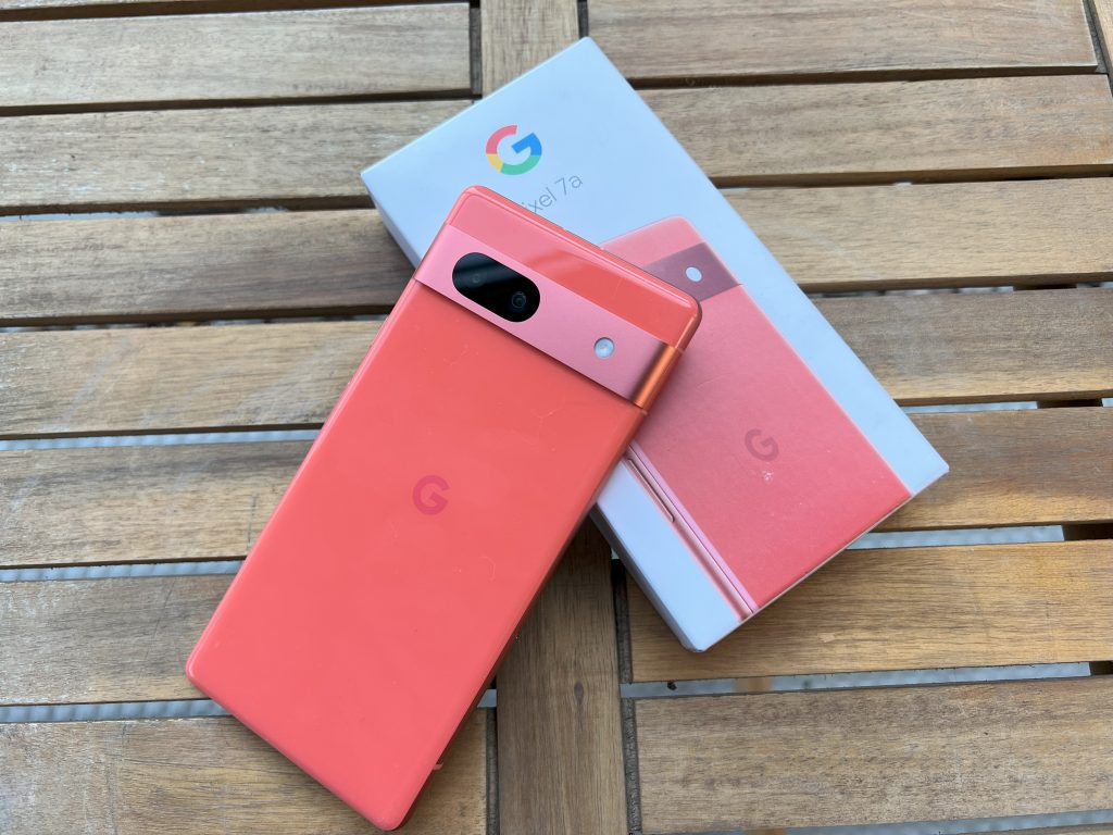 Pixel 7a couleur corail